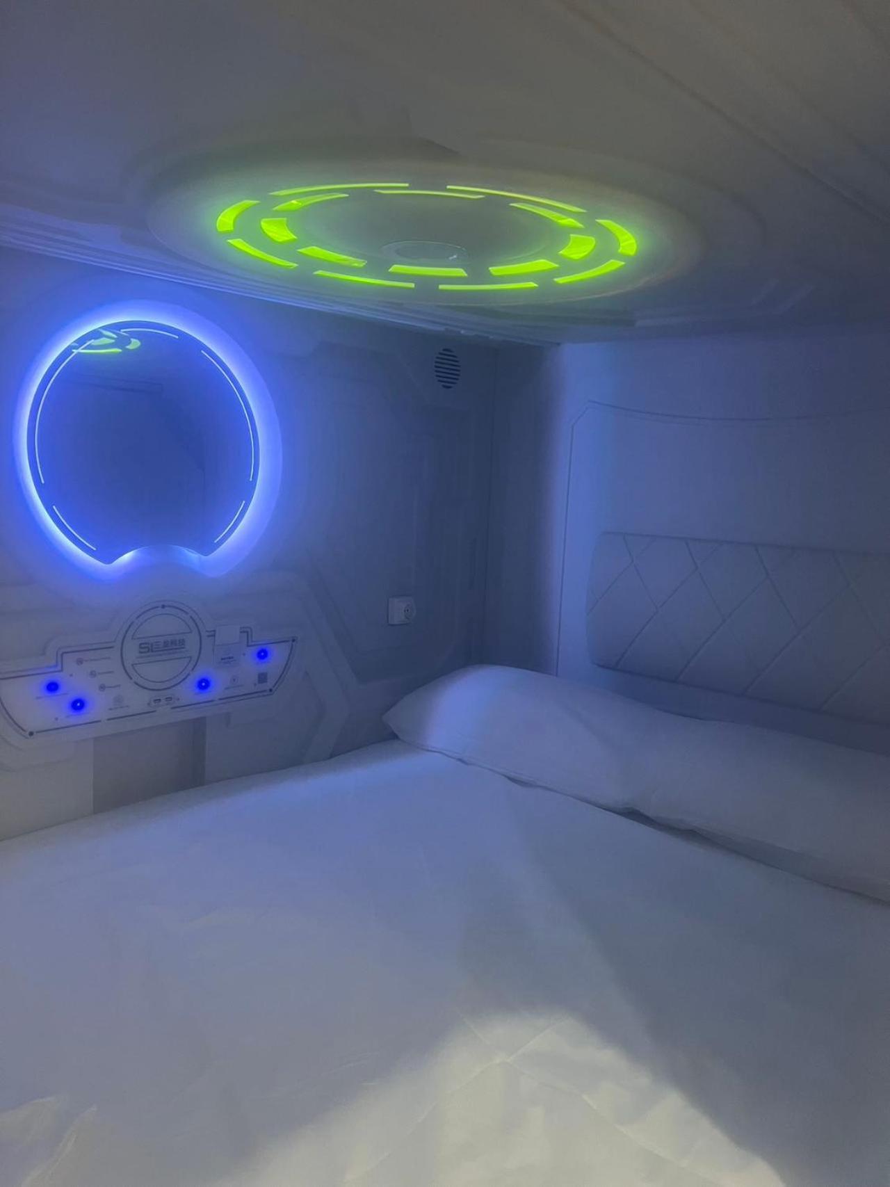 Air Hostel Capsules Airport Gavà Exteriér fotografie